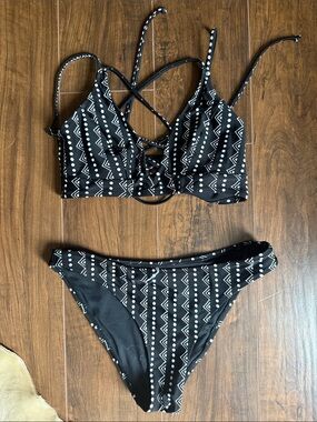 Cupshe Black & White Patterned Strappy Bikini Set